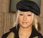 Version tressée ... Xtina revient à un blond épuré peu avant sa transformation en brune incendiaire.
